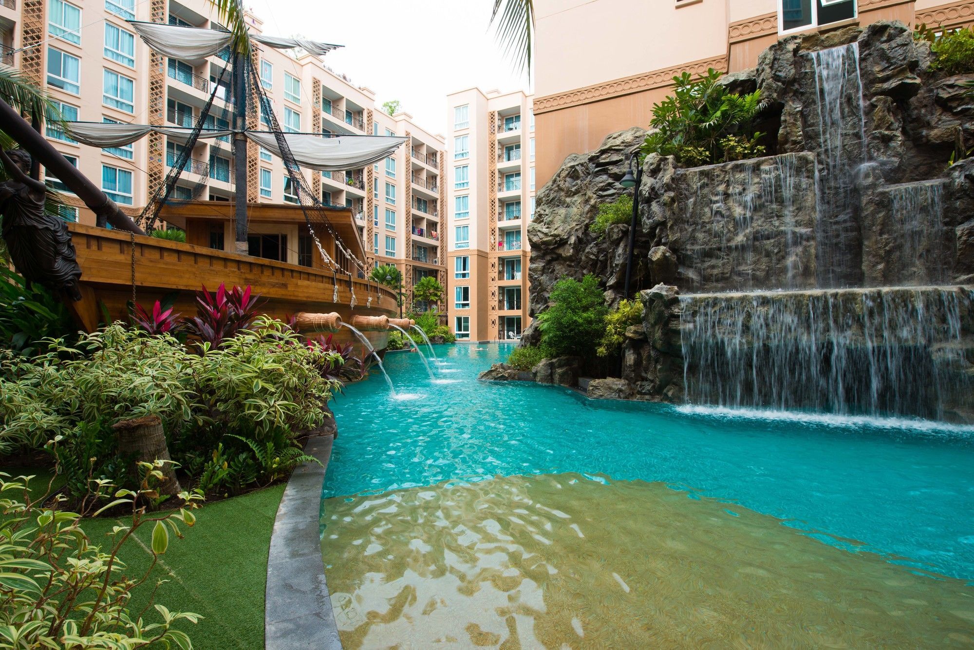 Atlantis Pattaya High Service جومتين بيتش المظهر الخارجي الصورة