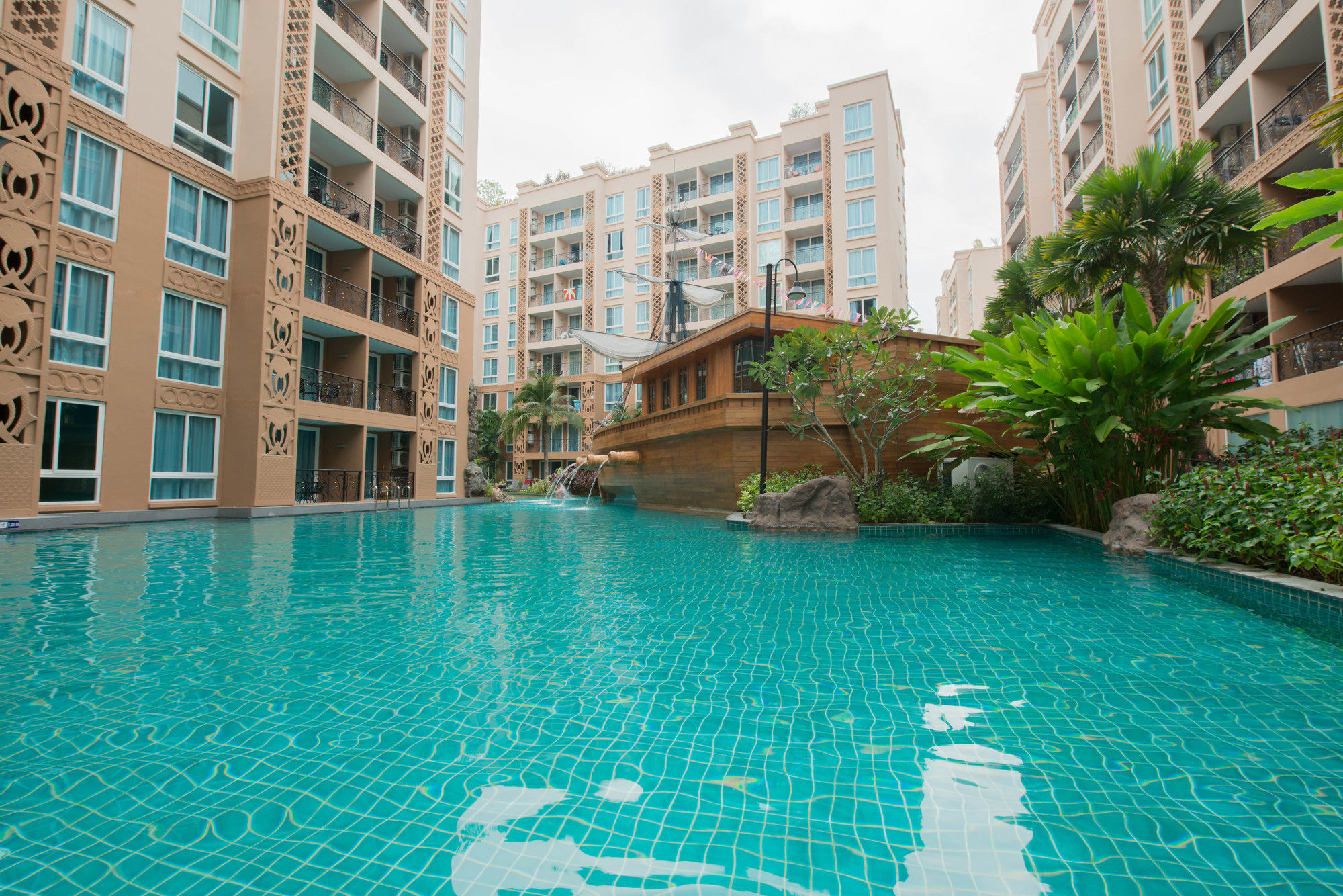 Atlantis Pattaya High Service جومتين بيتش المظهر الخارجي الصورة